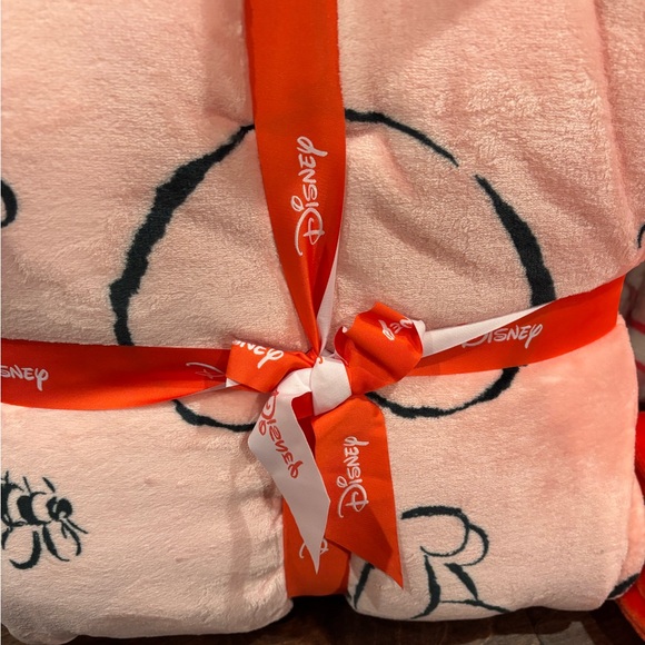 Winnie the Pooh twin blanket - Picture 2 of 2